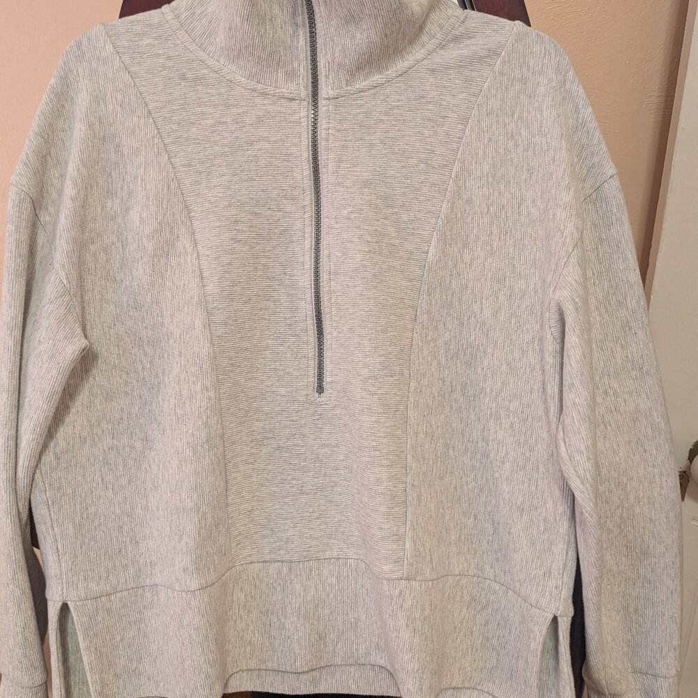 Womens white/gray zippered pullover
